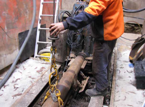 Blackheath Microtunnelling Pezzimenti Tunnelbore Loading a Rod