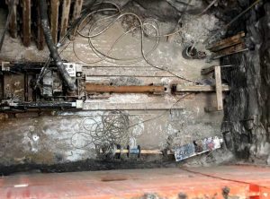Sydney University Pezzimenti Tunnelbore Microtunnelling Loading a Drill Rod in the Shaft